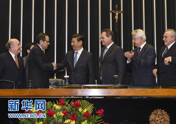 7月16日，國家主席習近平在巴西國會發(fā)表《弘揚傳統(tǒng)友好共譜合作新篇》的演講。 新華社記者 李學仁 攝 