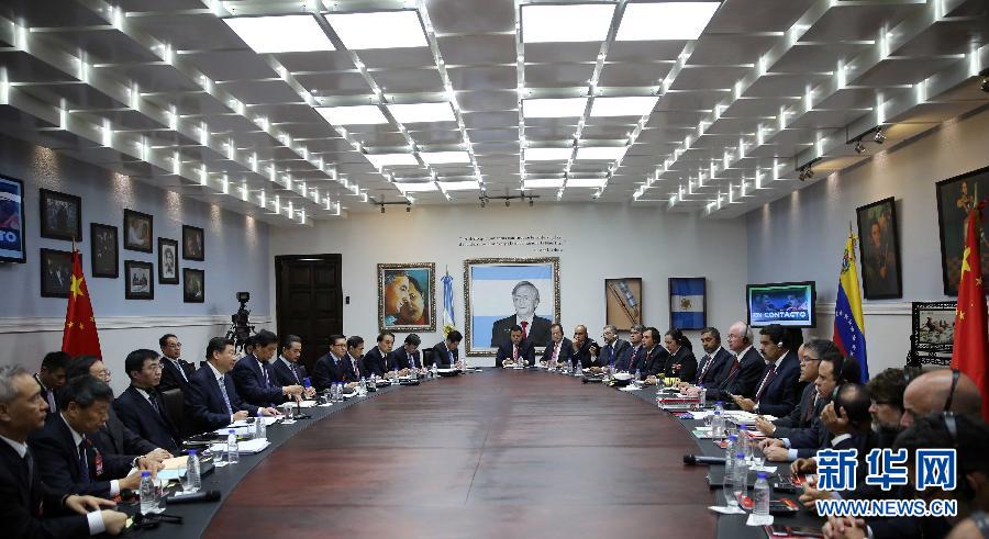 當(dāng)?shù)貢r(shí)間7月20日，國(guó)家主席習(xí)近平在加拉加斯同委內(nèi)瑞拉總統(tǒng)馬杜羅舉行會(huì)談。 新華社記者蘭紅光攝 