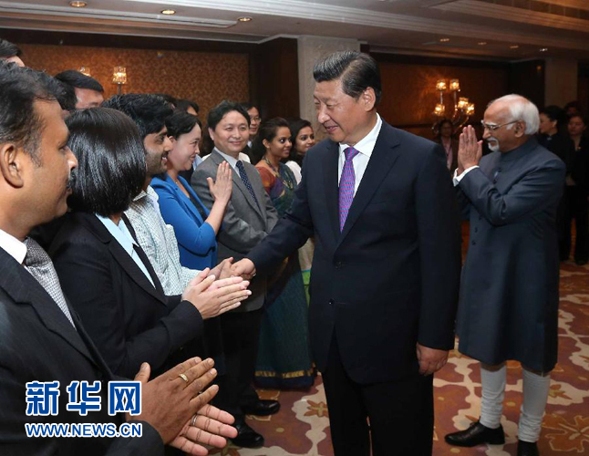 9月18日，國家主席習(xí)近平在印度世界事務(wù)委員會發(fā)表題為《攜手追尋民族復(fù)興之夢》的重要演講。演講結(jié)束后，習(xí)近平接見中印兩國青年代表。新華社記者 龐興雷 攝