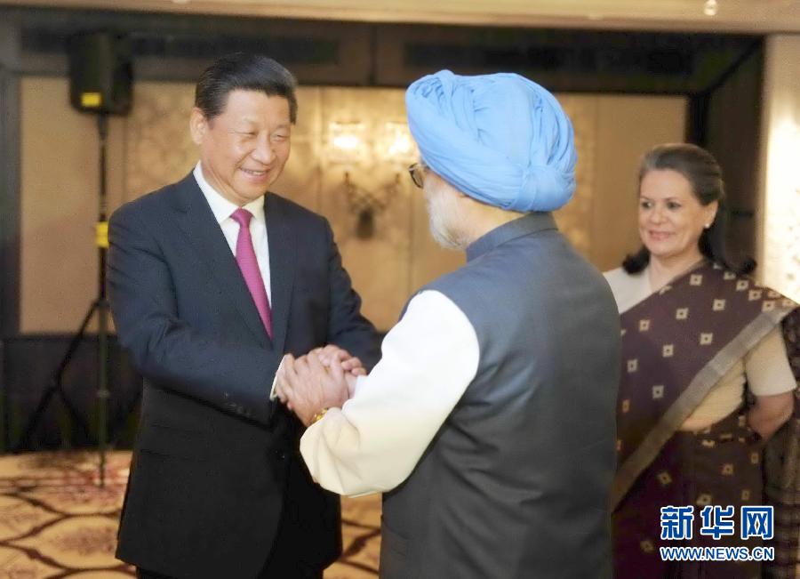 9月19日，國家主席習(xí)近平在新德里會(huì)見印度國大黨主席索尼婭&middot;甘地和前總理辛格。 新華社記者張鐸攝