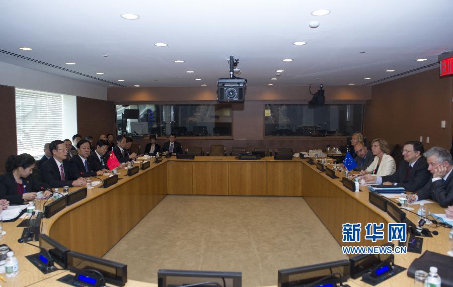  9月23日，正在紐約出席聯(lián)合國氣候峰會的國家主席習(xí)近平特使、國務(wù)院副總理張高麗在紐約聯(lián)合國總部會見歐盟委員會主席巴羅佐。新華社記者 王曄 攝 