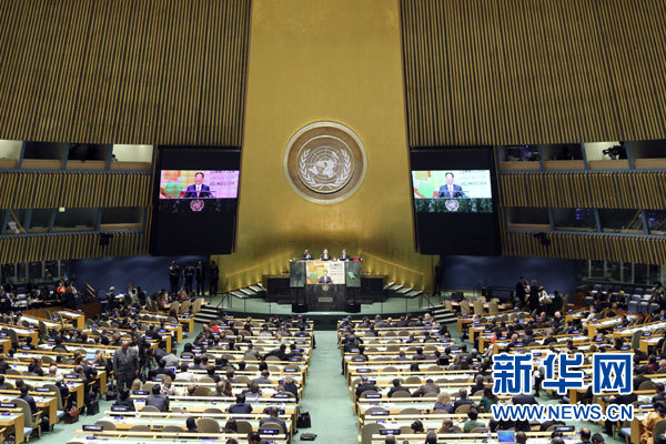 9月23日，國家主席習近平特使、國務院副總理張高麗在紐約聯(lián)合國總部出席聯(lián)合國氣候峰會，在峰會全會上發(fā)表題為《凝聚共識　落實行動構建合作共贏的全球氣候治理體系》的講話。 新華社記者 殷博古 攝