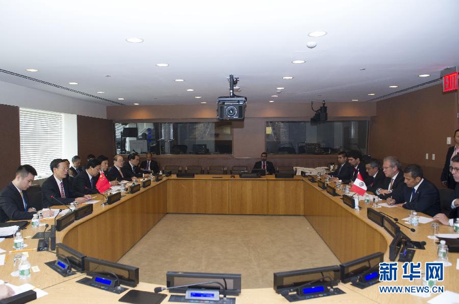 9月23日，出席聯(lián)合國(guó)氣候峰會(huì)的國(guó)家主席習(xí)近平特使、國(guó)務(wù)院副總理張高麗在紐約聯(lián)合國(guó)總部會(huì)見(jiàn)秘魯總統(tǒng)烏馬拉。 新華社記者 王曄 攝 