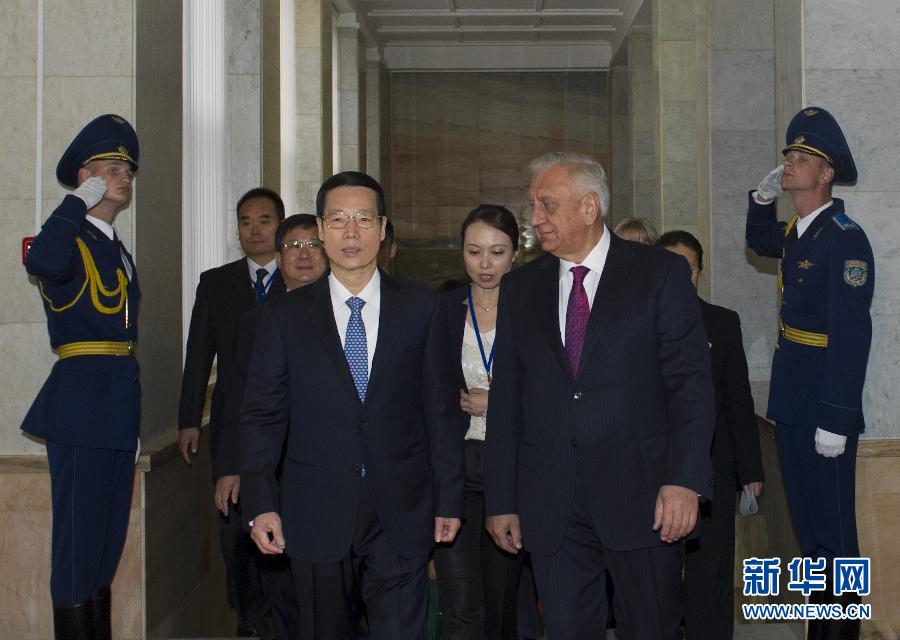 9月27日，應(yīng)邀訪問白俄羅斯的國務(wù)院副總理張高麗在明斯克同白俄羅斯總理米亞斯尼科維奇舉行會談。 新華社記者王曄攝