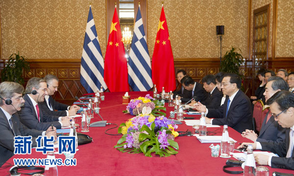 10月16日，中國國務(wù)院總理李克強在意大利米蘭會見希臘總理薩馬拉斯。 新華社記者 謝環(huán)馳 攝