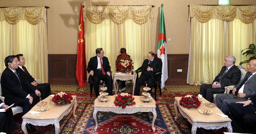 11月2日，正在阿爾及利亞進(jìn)行正式友好訪問的全國政協(xié)主席俞正聲在阿爾及爾會見阿總統(tǒng)布特弗利卡。 新華社記者 張鐸 攝