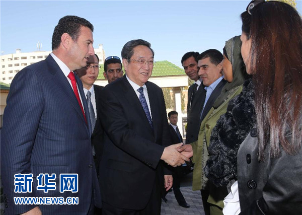 11月9日，正在約旦進(jìn)行正式友好訪問的全國政協(xié)主席俞正聲在安曼會見約旦眾議院代議長薩法迪。 新華社記者 劉衛(wèi)兵 攝 