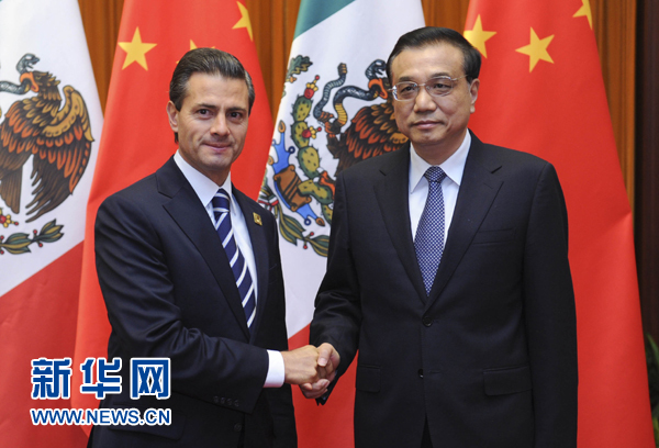 11月11日，國務(wù)院總理李克強(qiáng)在北京人民大會堂會見來華進(jìn)行國事訪問并出席亞太經(jīng)合組織第二十二次領(lǐng)導(dǎo)人非正式會議的墨西哥總統(tǒng)培尼亞。新華社記者張鐸 攝 