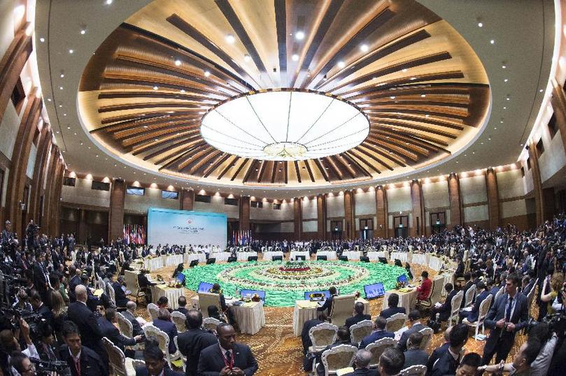  11月13日，中國國務(wù)院總理李克強(qiáng)在緬甸內(nèi)比都出席第九屆東亞峰會(huì)。 新華社記者 王曄 攝