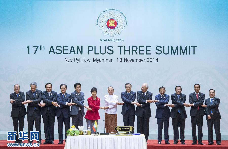 11月13日，中國(guó)國(guó)務(wù)院總理李克強(qiáng)在緬甸首都內(nèi)比都出席第17次東盟與中日韓（10+3）領(lǐng)導(dǎo)人會(huì)議。 新華社記者 王曄 攝