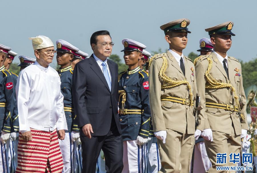 11月14日，國(guó)務(wù)院總理李克強(qiáng)在內(nèi)比都同緬甸總統(tǒng)吳登盛舉行會(huì)談。這是會(huì)談前，吳登盛在緬甸總統(tǒng)府前廣場(chǎng)為李克強(qiáng)舉行隆重的歡迎儀式。新華社記者 王曄 攝