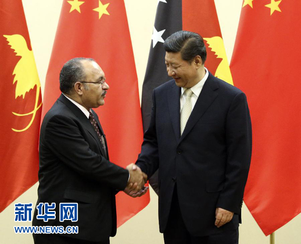 11月22日，國家主席習(xí)近平在斐濟楠迪會見巴布亞新幾內(nèi)亞總理奧尼爾。 新華社記者姚大偉攝 