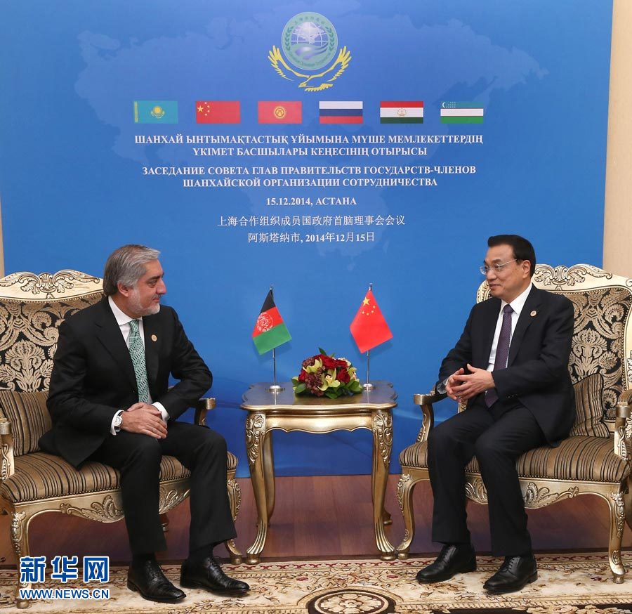 12月15日，中國國務(wù)院總理李克強(qiáng)在阿斯塔納會(huì)見阿富汗首席執(zhí)行官阿卜杜拉。 新華社記者 龐興雷 攝