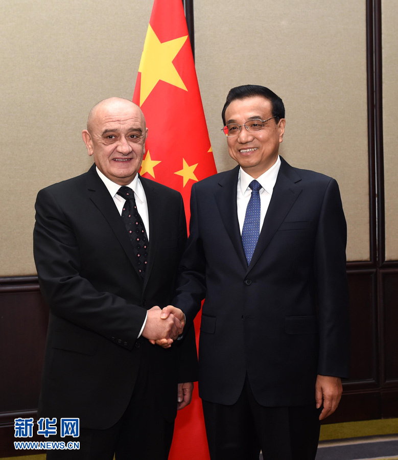 12月16日，中國國務(wù)院總理李克強(qiáng)在貝爾格萊德會見波黑部長會議主席貝萬達(dá)。 新華社記者 饒愛民 攝 