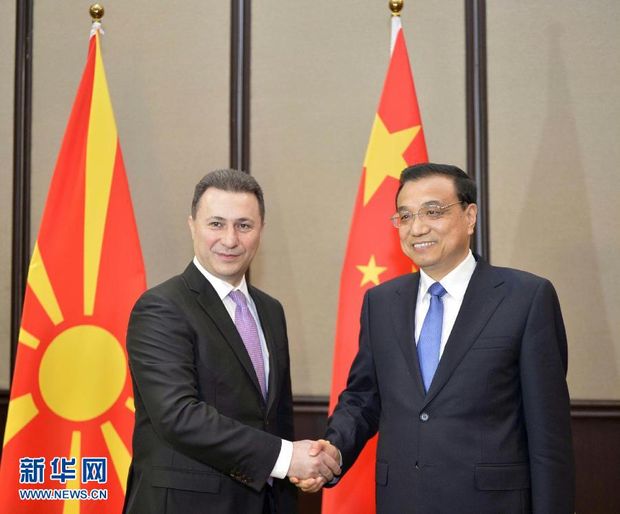 12月17日，中國國務(wù)院總理李克強(qiáng)在貝爾格萊德會(huì)見馬其頓總理格魯埃夫斯基。 新華社記者劉力航攝 