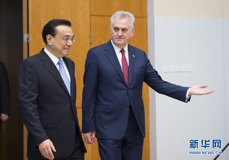 12月18日，國務院總理李克強在貝爾格萊德會見塞爾維亞總統(tǒng)尼科利奇。 新華社記者 黃敬文 攝 