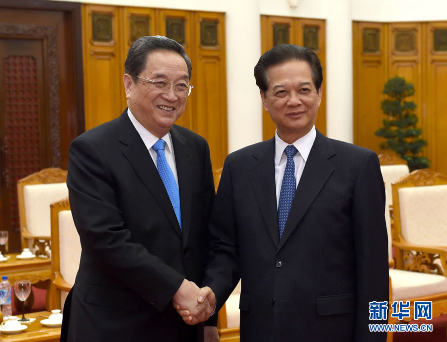 12月25日至27日，中共中央政治局常委、全國(guó)政協(xié)主席俞正聲對(duì)越南進(jìn)行正式訪問(wèn)。這是12月26日，俞正聲在河內(nèi)會(huì)見(jiàn)越南政府總理阮晉勇。 新華社記者馬占成攝