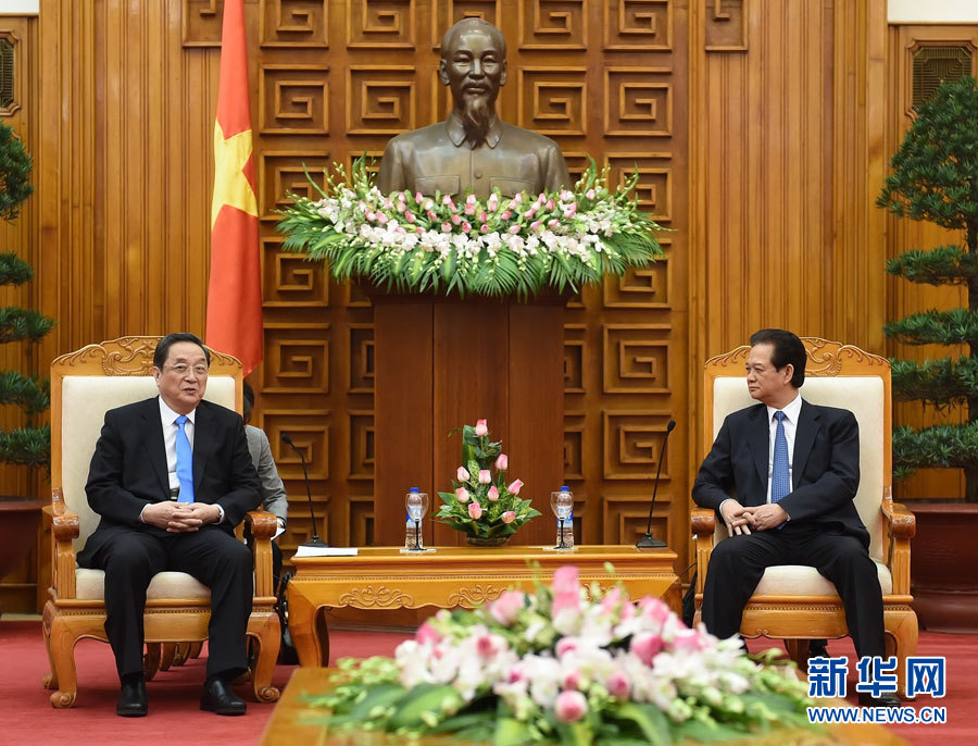 12月25日至27日，中共中央政治局常委、全國(guó)政協(xié)主席俞正聲對(duì)越南進(jìn)行正式訪問(wèn)。這是12月26日，俞正聲在河內(nèi)會(huì)見(jiàn)越南政府總理阮晉勇。 新華社記者劉建生攝