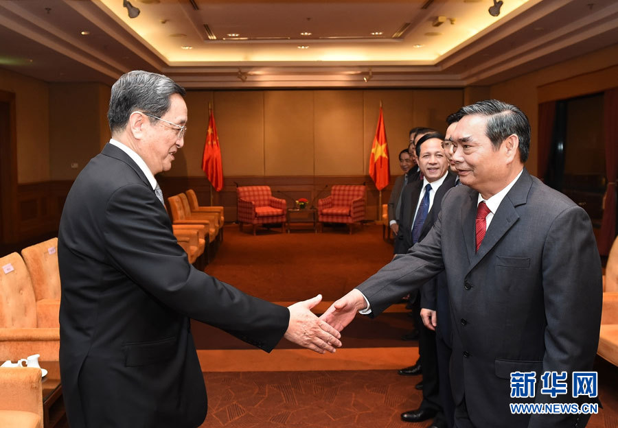 12月25日至27日，中共中央政治局常委、全國(guó)政協(xié)主席俞正聲對(duì)越南進(jìn)行正式訪問(wèn)。這是12月25日，俞正聲在河內(nèi)會(huì)見(jiàn)越共中央書(shū)記處常務(wù)書(shū)記黎鴻英。 新華社記者劉建生攝