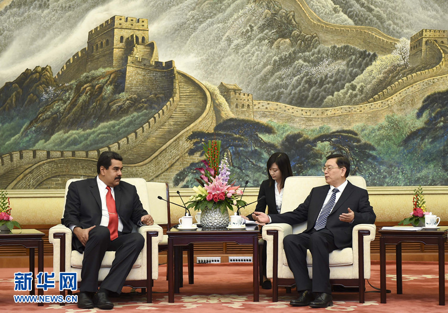 1月8日，全國人大常委會委員長張德江在北京人民大會堂會見委內(nèi)瑞拉總統(tǒng)馬杜羅。 新華社記者 張鐸 攝 