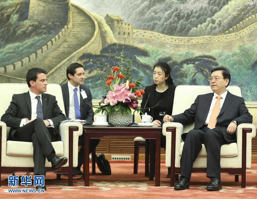 1月30日，中國全國人大常委會委員長張德江在北京人民大會堂會見法國總理瓦爾斯。 新華社記者丁林 攝 