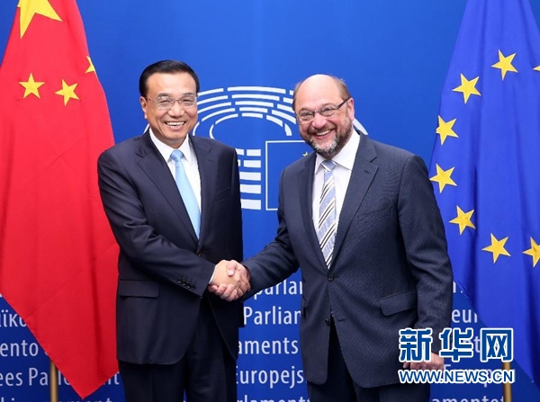 當(dāng)?shù)貢r(shí)間6月29日上午，國(guó)務(wù)院總理李克強(qiáng)在布魯塞爾會(huì)見(jiàn)歐洲議會(huì)議長(zhǎng)舒爾茨。 新華社記者 龐興雷 攝