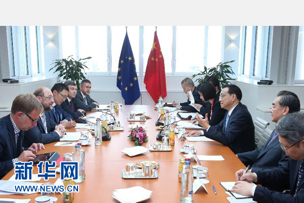 當(dāng)?shù)貢r(shí)間6月29日上午，國(guó)務(wù)院總理李克強(qiáng)在布魯塞爾會(huì)見(jiàn)歐洲議會(huì)議長(zhǎng)舒爾茨。 新華社記者 龐興雷 攝