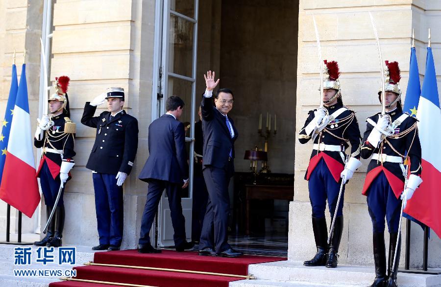 6月30日，中國國務院總理李克強在巴黎總理府同法國總理瓦爾斯舉行會談。 新華社記者 馬占成 攝