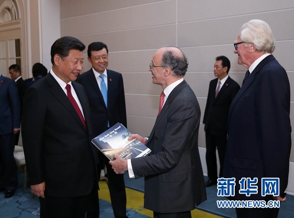 10月22日，國家主席習(xí)近平在倫敦集體會見英國前首相布朗等英國友人。新華社記者 龐興雷 攝 