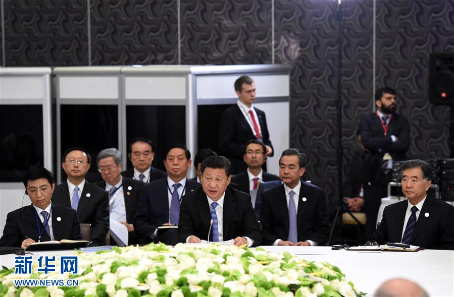  11月15日，金磚國家領(lǐng)導(dǎo)人非正式會晤在土耳其安塔利亞舉行，中國國家主席習(xí)近平、俄羅斯總統(tǒng)普京、印度總理莫迪、南非總統(tǒng)祖馬、巴西總統(tǒng)羅塞夫出席。習(xí)近平在會上發(fā)表題為《開拓機(jī)遇應(yīng)對挑戰(zhàn)》的重要講話。 新華社記者 饒愛民 攝 