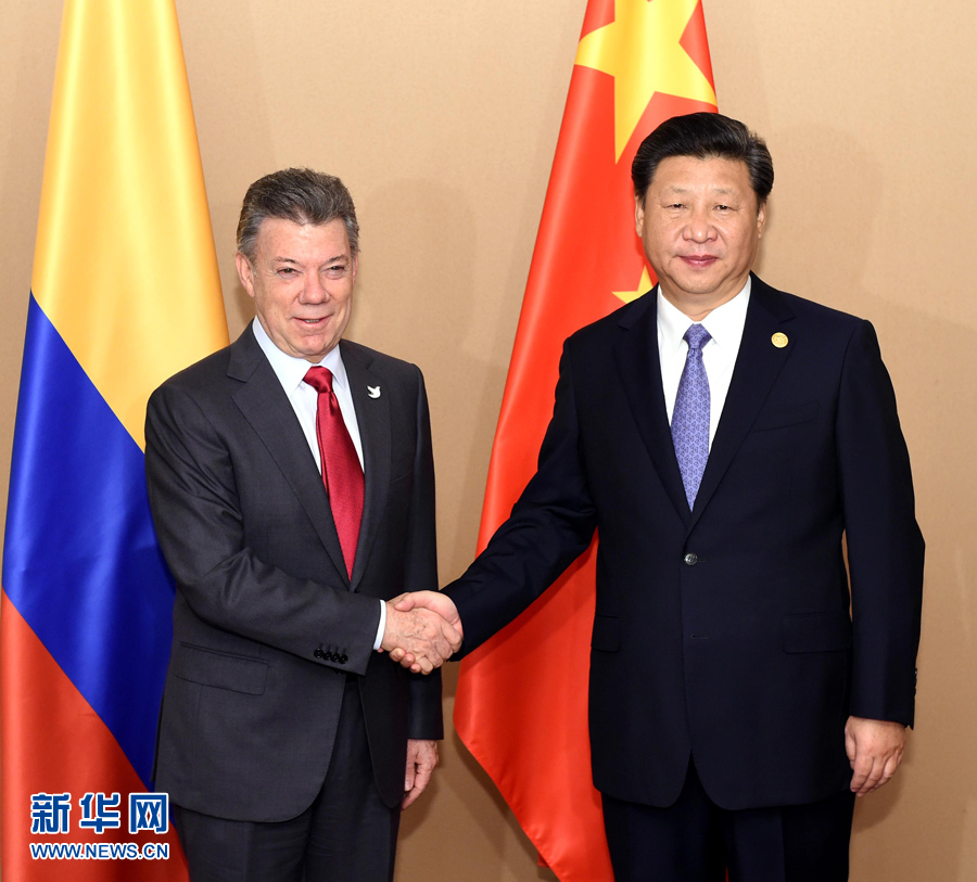 11月18日，國家主席習(xí)近平在菲律賓馬尼拉會見哥倫比亞總統(tǒng)桑托斯。 新華社記者 饒愛民 攝