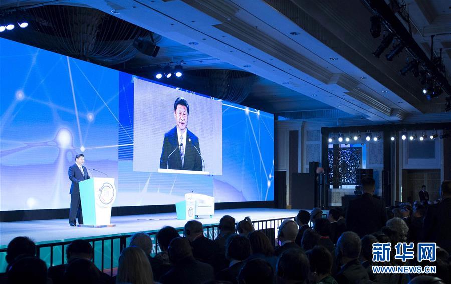 11月18日，國(guó)家主席習(xí)近平在菲律賓馬尼拉出席亞太經(jīng)合組織（APEC）工商領(lǐng)導(dǎo)人峰會(huì)并發(fā)表主旨演講。 新華社記者 王曄 攝 