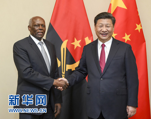 12月3日，國家主席習(xí)近平在約翰內(nèi)斯堡會見安哥拉總統(tǒng)多斯桑托斯。 新華社記者 謝環(huán)馳 攝