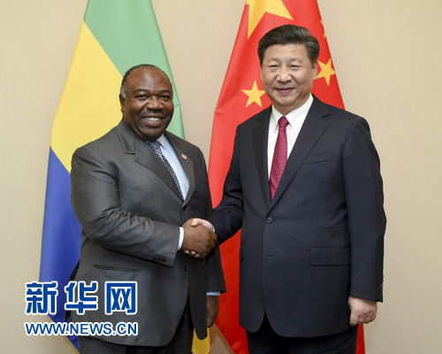12月3日，國(guó)家主席習(xí)近平在約翰內(nèi)斯堡會(huì)見加蓬總統(tǒng)邦戈。新華社記者 謝環(huán)馳 攝 