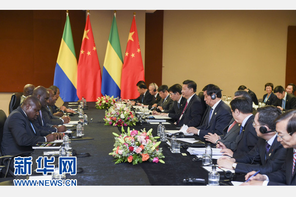 12月3日，國(guó)家主席習(xí)近平在約翰內(nèi)斯堡會(huì)見加蓬總統(tǒng)邦戈。新華社記者 謝環(huán)馳 攝 