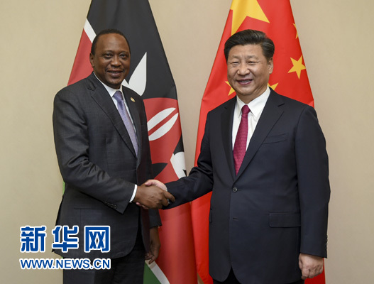 12月3日，國(guó)家主席習(xí)近平在約翰內(nèi)斯堡會(huì)見(jiàn)肯尼亞總統(tǒng)肯雅塔。新華社記者 謝環(huán)馳 攝