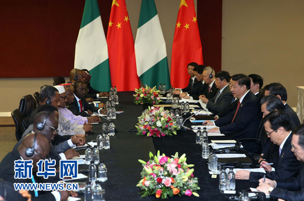 12月4日，國(guó)家主席習(xí)近平在約翰內(nèi)斯堡會(huì)見(jiàn)尼日利亞總統(tǒng)布哈里。 新華社記者 龐興雷 攝 