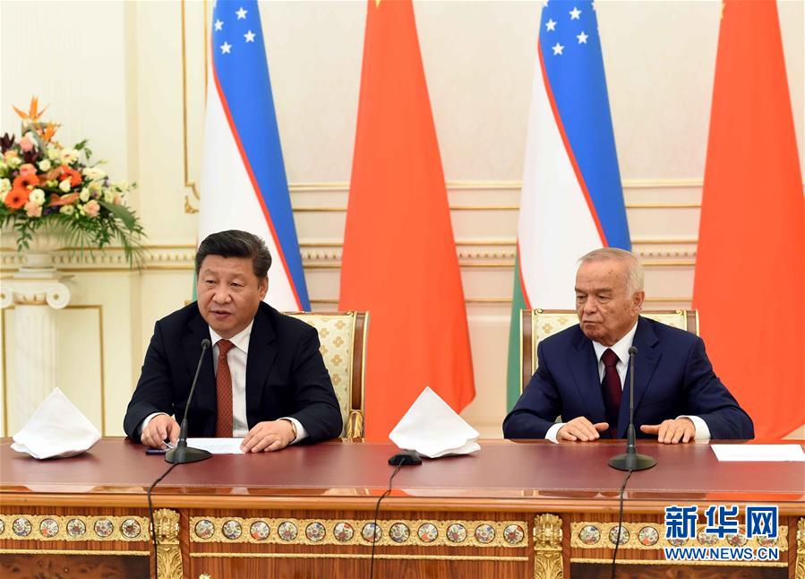 6月22日，國(guó)家主席習(xí)近平在塔什干庫(kù)克薩萊國(guó)賓館同烏茲別克斯坦總統(tǒng)卡里莫夫舉行會(huì)談。會(huì)談后，兩國(guó)元首共同會(huì)見(jiàn)記者。 新華社記者饒愛(ài)民攝