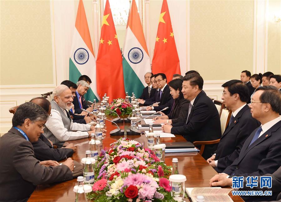 6月23日，國家主席習(xí)近平在烏茲別克斯坦塔什干會見印度總理莫迪。新華社記者 饒愛民攝