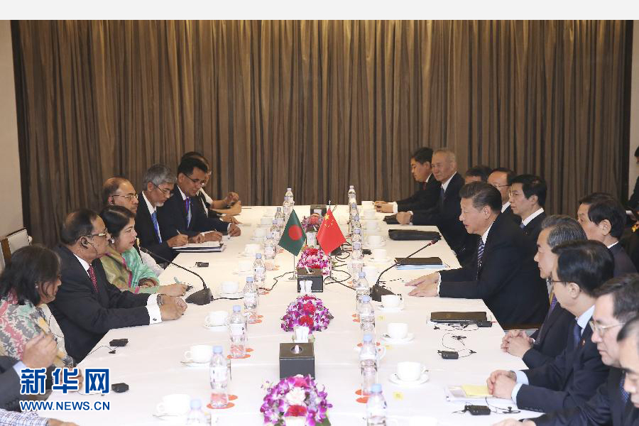 10月14日，國(guó)家主席習(xí)近平在達(dá)卡會(huì)見孟加拉國(guó)國(guó)民議會(huì)議長(zhǎng)喬杜里。 新華社記者龐興雷攝 