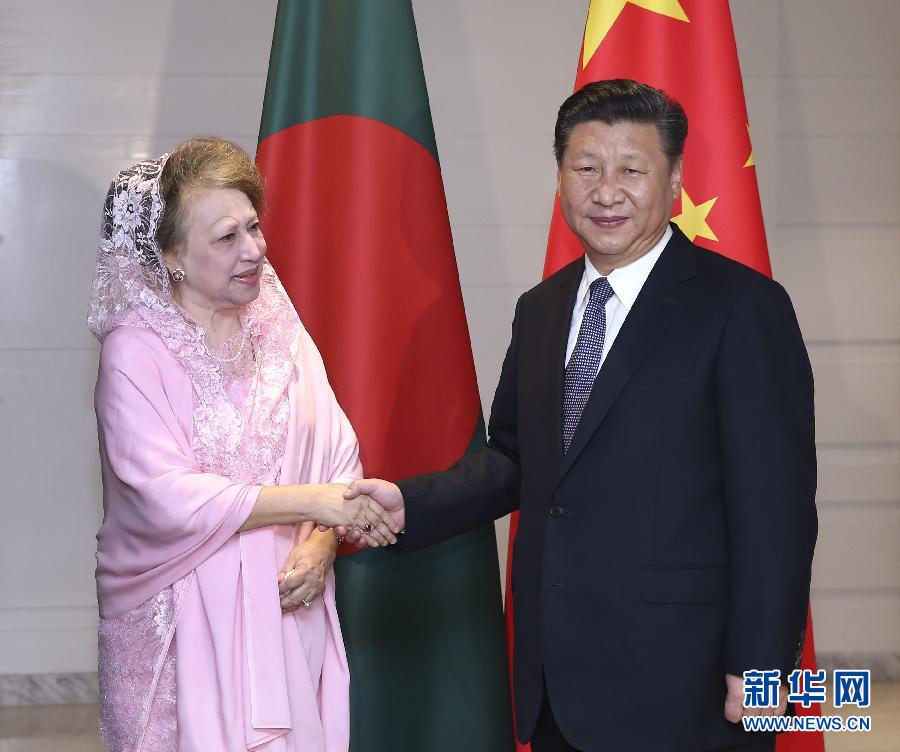 10月14日，國家主席習(xí)近平在達(dá)卡會見孟加拉國民族主義黨主席卡莉達(dá)&middot;齊亞。  新華社記者龐興雷攝 