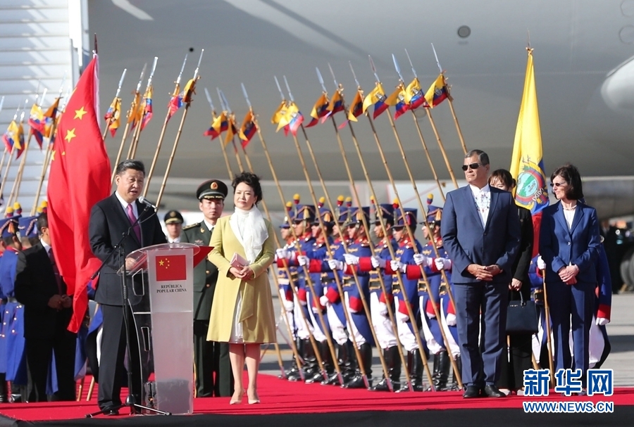 當(dāng)?shù)貢r(shí)間11月17日，國(guó)家主席習(xí)近平乘專機(jī)抵達(dá)基多，開(kāi)始對(duì)厄瓜多爾共和國(guó)進(jìn)行國(guó)事訪問(wèn)。厄瓜多爾總統(tǒng)科雷亞在機(jī)場(chǎng)為習(xí)近平舉行隆重歡迎儀式。這是習(xí)近平在歡迎儀式上致辭。新華社記者 馬占成 攝 