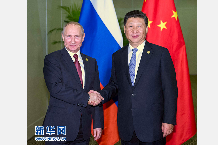 11月19日，國(guó)家主席習(xí)近平在利馬會(huì)見俄羅斯總統(tǒng)普京。 新華社記者李濤 攝