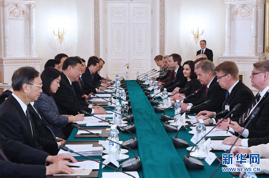 4月5日，國家主席習(xí)近平在赫爾辛基同芬蘭總統(tǒng)尼尼斯托舉行會談。 新華社記者 饒愛民 攝