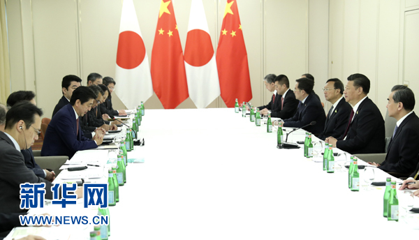 7月8日，國(guó)家主席習(xí)近平應(yīng)約在漢堡會(huì)見(jiàn)日本首相安倍晉三。新華社記者 馬占成 攝
