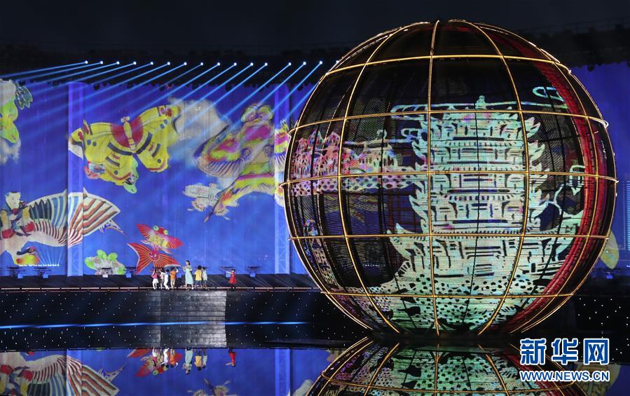 （新華全媒頭條&middot;上合青島峰會(huì)&middot;圖文互動(dòng)）（3）攜手前進(jìn)，開啟上合發(fā)展新征程 &mdash;&mdash;習(xí)近平主席主持上合組織青島峰會(huì) 并舉行系列活動(dòng)紀(jì)實(shí)