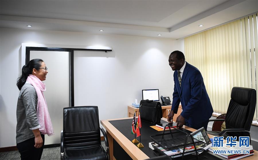 （國際&middot;中非合作論壇&middot;圖文互動）（2）通訊：肯尼亞執(zhí)政黨總書記跟我學(xué)中文