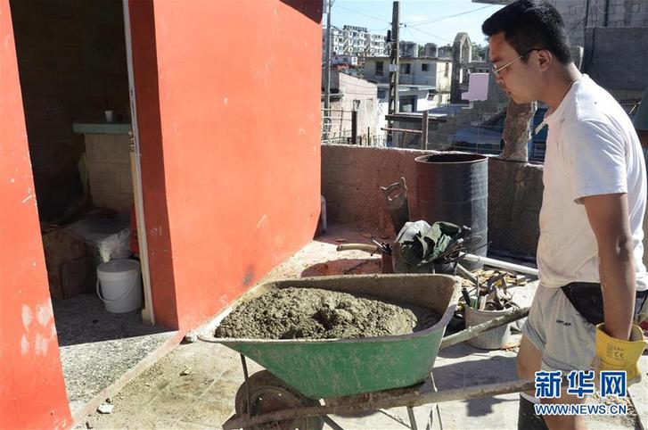 （國(guó)際&middot;圖文互動(dòng)）（7）哈瓦那龍卷風(fēng)災(zāi)區(qū)來了個(gè)&ldquo;中國(guó)人&rdquo;