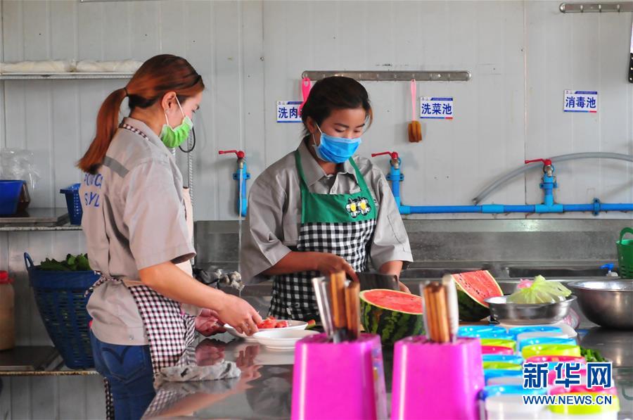 （國際&middot;&ldquo;一帶一路&rdquo;高峰論壇&middot;圖文互動(dòng)）（3）老撾村民的夢想在中老鐵路上延伸