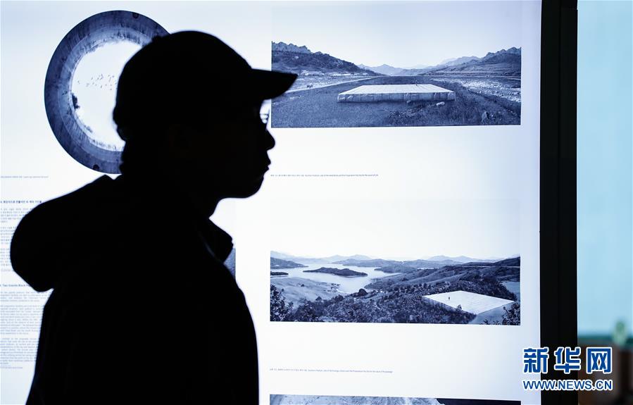 （國際&middot;圖文互動）（2）通訊：敲響半島和平鐘聲&mdash;&mdash;走訪韓朝非軍事區(qū)首爾藝術(shù)展